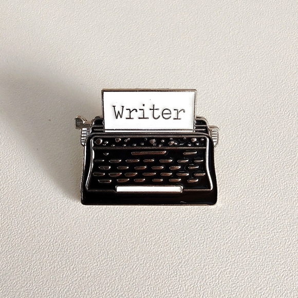 Jewelry - Typewriter enamel pin